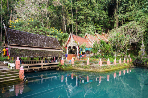 Da Chiang Mai: Tour di un giorno intero del trekking nelle grotte di Chiang Dao