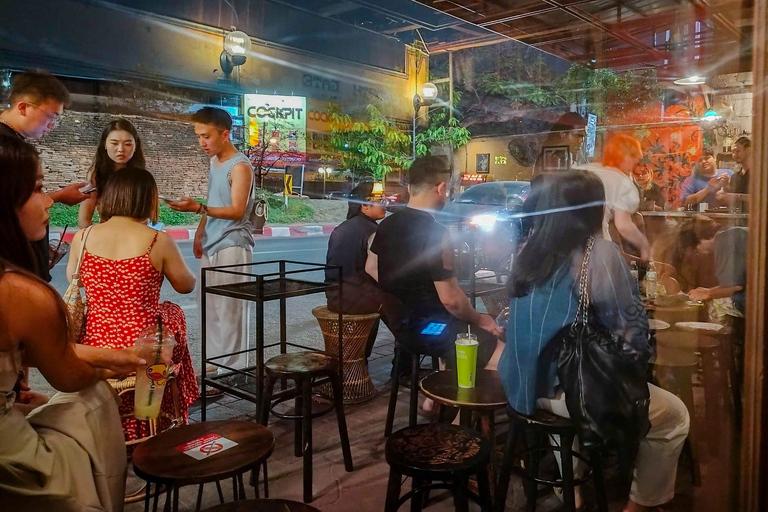 Chiang Mai: tour nocturno guiado por los bares de Chiang MaiTour privado