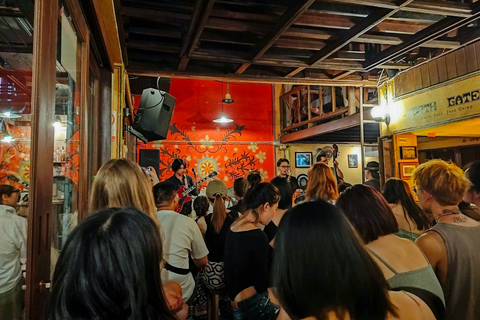 Chiang Mai: Chiang Mai Bar Hopping Guided Night Tour Small Group Tour