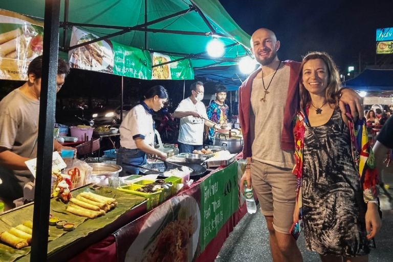 Chiang Mai: Chiang Mai Bar Hopping Guided Night Tour Private Tour