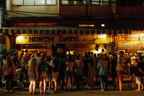 Chiang Mai: Chiang Mai Bar Hopping Guided Night Tour Small Group Tour