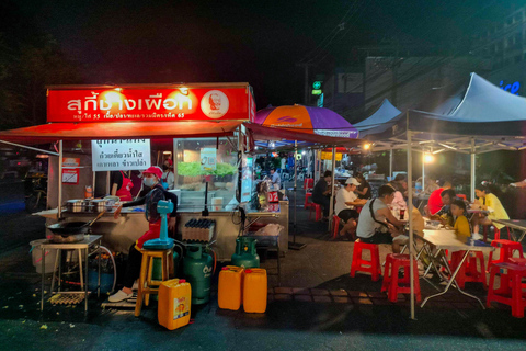 Chiang Mai: Chiang Mai Bar Hopping Guided Night Tour Private Tour