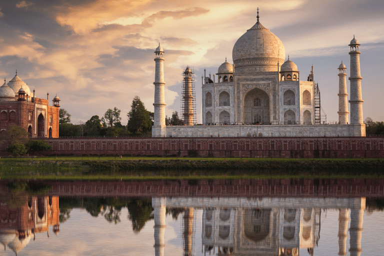 Excursión privada de un día a Agra desde Delhi en coche con aire acondicionadoRecorrido con Coche AC, Conductor, Guía, Entrada y Almuerzo