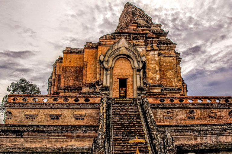 Chiang Mai: 3 Hour Old City and Temples Guided Walking TourGroup Tour