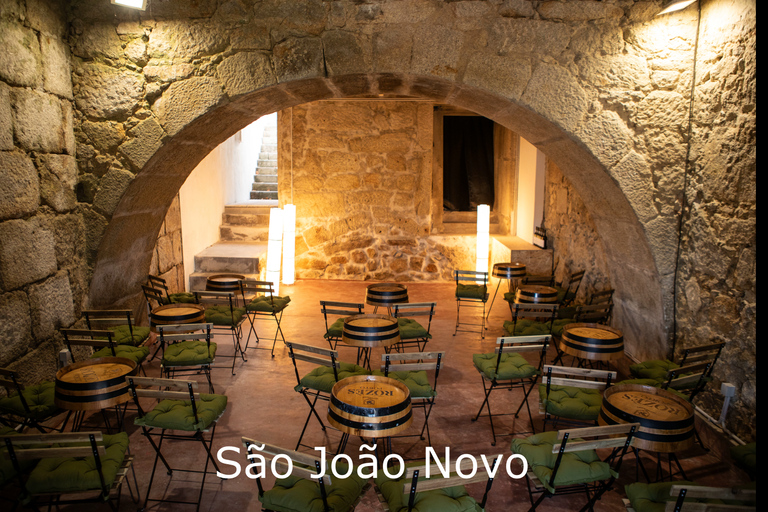 Porto: Live Fado Show with Glass of Port Wine