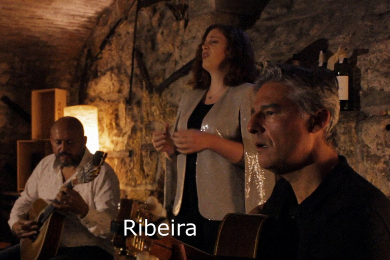 Porto: Live-Fado-Show mit einem Glas Portwein