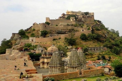 Jodhpur naar Udaipur via Ranakpur Jain-tempel en KumbhalgarhFortJodhpur naar Udaipur via Ranakpur Jain-tempel en Kumbhalgarh Fo