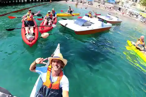 Kayak Tour on the Amalfi Coast to Pandora Cave with Aperitif