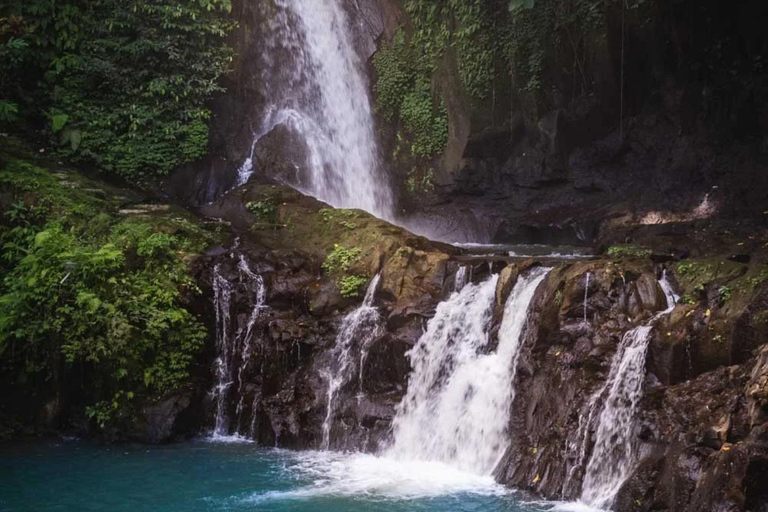 Bali: cachoeiras escondidas e visita guiada ao Templo SukawatiBali: cachoeiras escondidas e visita guiada ao templo Sukawati