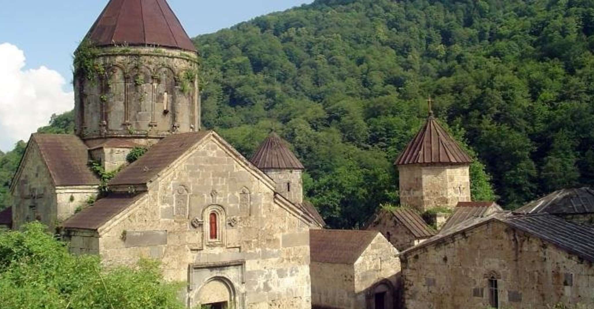 Tsaghkadzor/ Kecharis, Lake Sevan, Dilijan/ Haghartsin - Housity