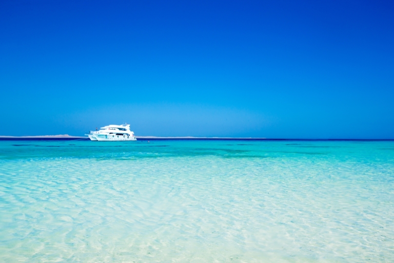 Sharm: Isla Blanca y Ras Mohamed con traslados privadosTour en barco con traslado privado, almuerzo y equipo de snorkel