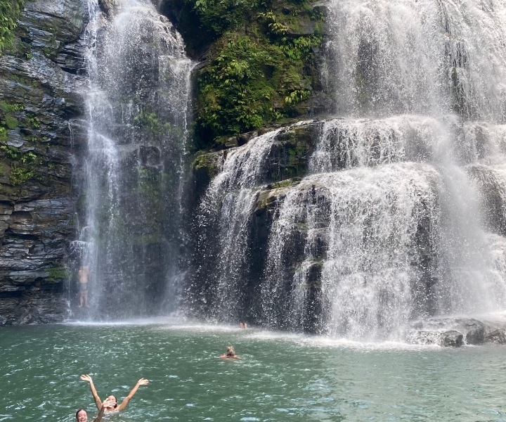 Manuel Antonio: Nauyaca Waterfall and Beach Town Tour