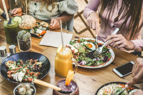 Traditioneel Duits eten en privérondleiding door de oude binnenstad van Berlijn