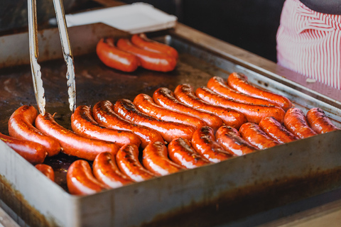 Traditional German Food and Berlin Old Town Private Tour 5-hour: Food and Beer Tasting Tour at 4 venues