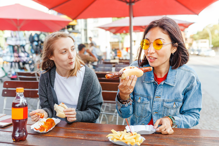 Traditional German Food and Berlin Old Town Private Tour 5-hour: Food and Beer Tasting Tour at 4 venues