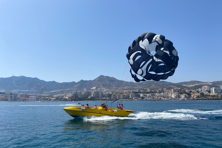 Fuengirola: Volo in parasailing Deluxe dal porto di FuengirolaPer volare insieme