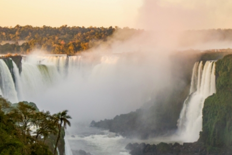 Z Foz do Iguaçu: Wschód słońca nad wodospadem IguazuWschód słońca nad wodospadami Iguazu – bilety, wycieczka z przewodnikiem i śniadanie