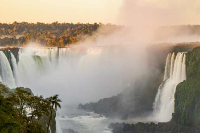 Desde Foz do Iguaçu: Amanecer en las cataratas de IguazúAmanecer en las Cataratas del Iguazú - Entradas, Visita Guiada y Desayuno