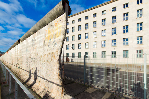 Berlin: Cold War Walking Private Tour with Guide 2-hours Walking Tour of Cold War Sites