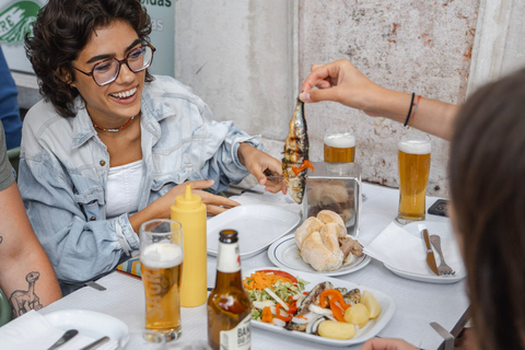 Lisboa: Tour de la ciudad a pie con degustación de comida y bebidaLisboa: Visita a pie de la ciudad con degustación de comida y bebidas