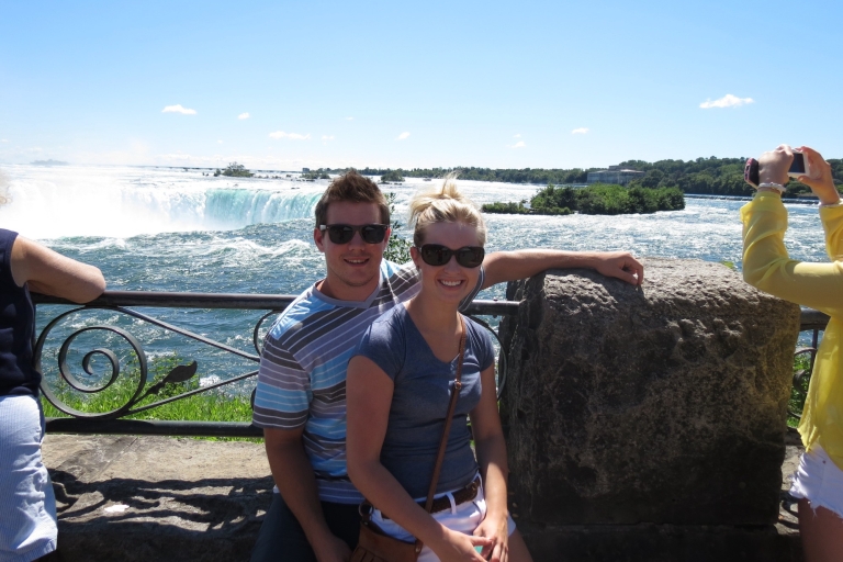 Toronto: Niagarafälle Tagesausflug mit Weinverkostung & TransferTour mit Voyage to the Falls Kreuzfahrt