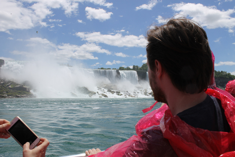 Toronto: dagtrip Niagara Falls met wijnproeverij en transferTour met Voyage to the Falls Cruise