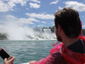 Toronto: Tagestour zu den Niagarafällen mit Weinverkostung und Transfer