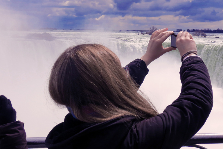 Toronto : Excursion d'une journée aux chutes du Niagara avec dégustation de vin et transfertVisite avec la croisière "Voyage to the Falls