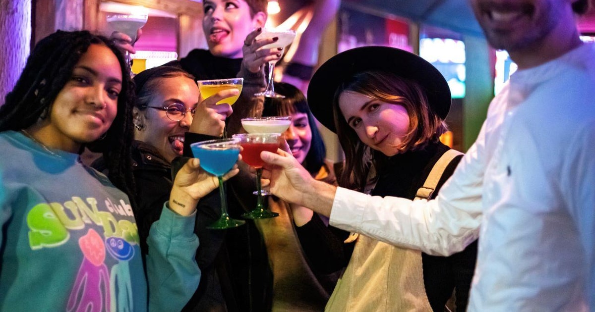 Tipsy Tour Walking History Tour in London | GetYourGuide