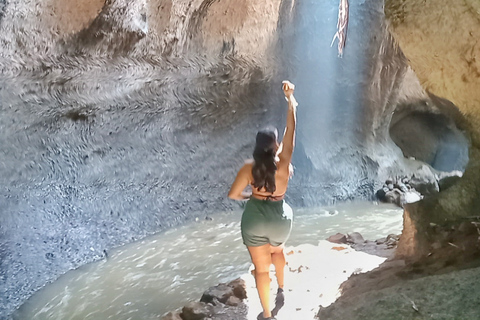 Entdecke die versteckten Juwelen der Wasserfälle in UbudPrivate Gruppe mit englischsprachigem Guide Tour