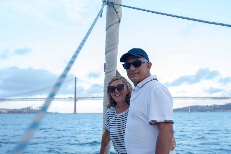 Lisboa: Paseo en barco privado. Experiencia de navegación. Puesta de sol.Excursión Privada en Barco - Experiencia de 6h