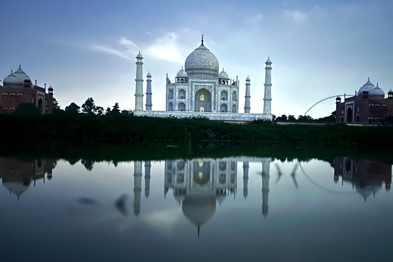 Photoshoot Tour at the Taj Mahal From Delhi