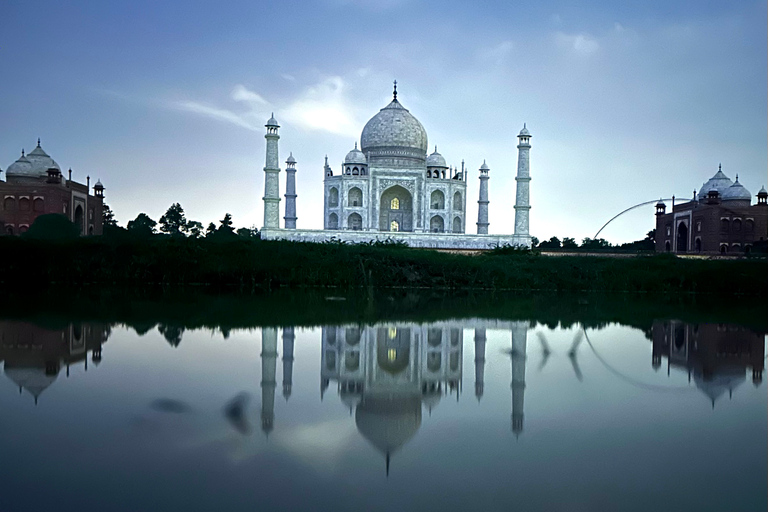 Photoshoot Tour at the Taj Mahal From Delhi