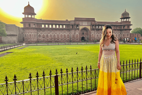 Photoshoot Tour at the Taj Mahal From Delhi