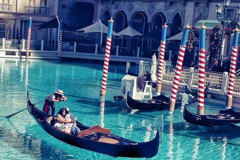 Explora lugares de interés: tour a pie por el Strip de Las Vegas.Explora lugares imprescindibles: tour a pie por el Strip de Las Vegas