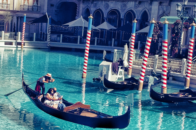 Explora lugares de interés: tour a pie por el Strip de Las Vegas.Explora lugares imprescindibles: tour a pie por el Strip de Las Vegas