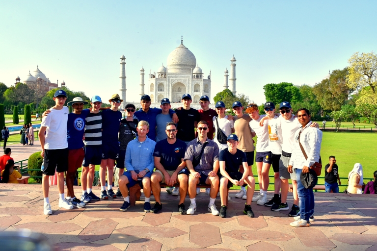 Excursión a Agra en el mismo día, con almuerzo y paseo por la Aldea del PatrimonioSólo servicio de coche y guía turístico en directo