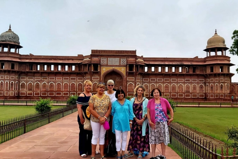 Excursión a Agra en el mismo día, con almuerzo y paseo por la Aldea del PatrimonioSólo servicio de coche y guía turístico en directo