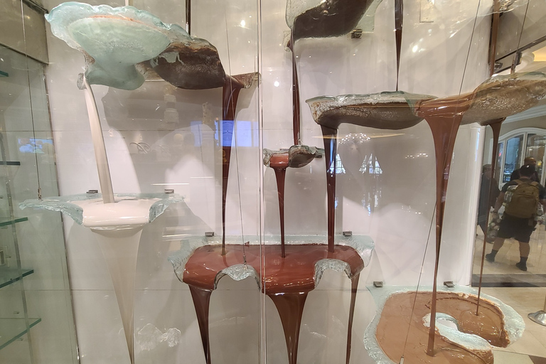 Explora lugares de interés: tour a pie por el Strip de Las Vegas.Explora lugares imprescindibles: tour a pie por el Strip de Las Vegas