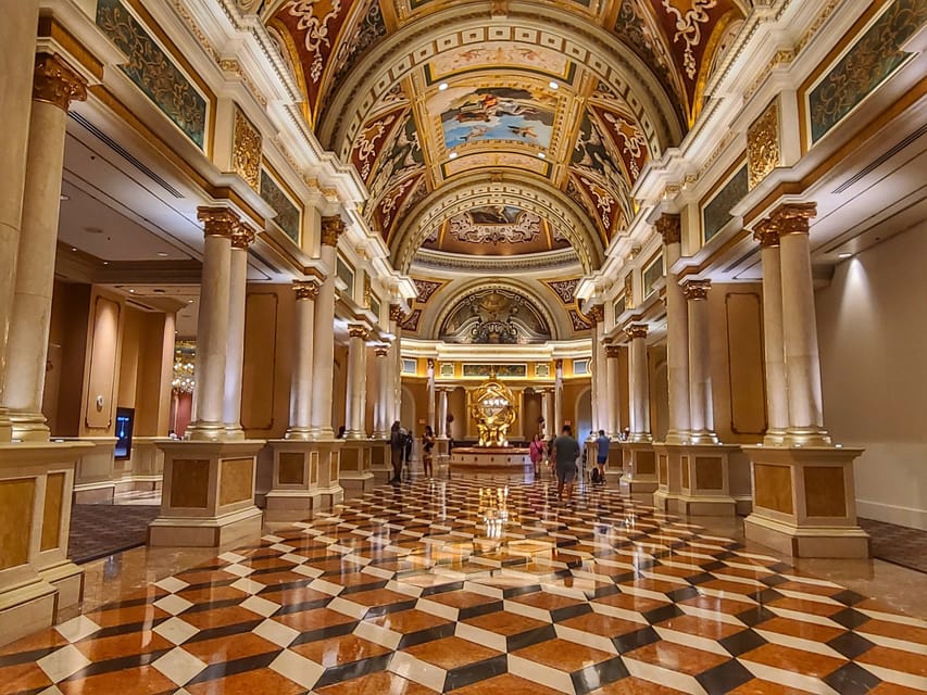 Las Vegas Top MustSee Spots Las Vegas Strip Walking Tour GetYourGuide