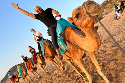 Tangeri: Giro in cammello al tramonto sulla spiaggia di Achakar e cena marocchinaTangeri: giro in cammello al tramonto sulla spiaggia di Achakar e cena marocchina