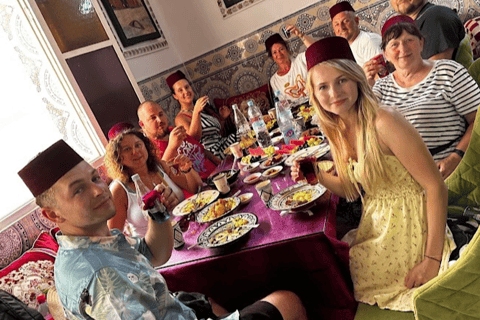 Tangeri: Giro in cammello al tramonto sulla spiaggia di Achakar e cena marocchinaTangeri: giro in cammello al tramonto sulla spiaggia di Achakar e cena marocchina