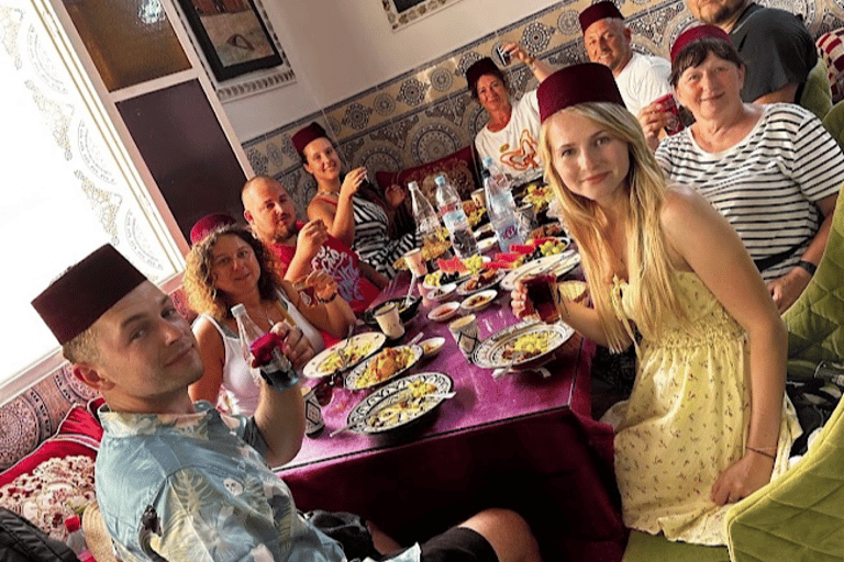 Tangeri: Giro in cammello al tramonto sulla spiaggia di Achakar e cena marocchinaTangeri: giro in cammello al tramonto sulla spiaggia di Achakar e cena marocchina