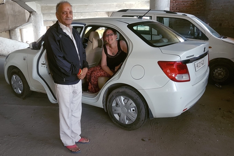 Desde Delhi : Traslado privado de Delhi a Agra en coche CATraslado privado en coche con conductor