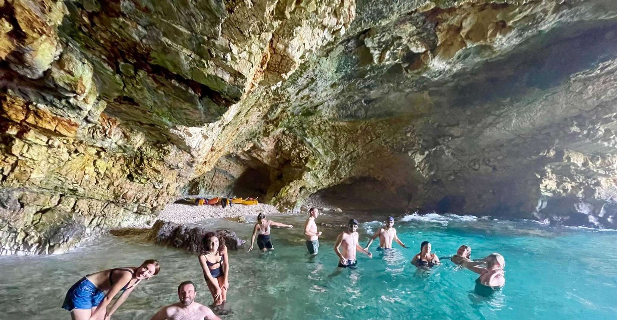 Polignano Sea Kayak Tour mit Badestopp in einer Höhle - Hizvo