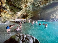 Polignano Sea Kayak Tour mit Badestopp in einer Höhle - Hizvo