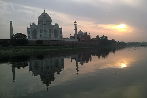 Visite du Taj Mahal en voiture le même jour depuis JaipurVisite en voiture et avec chauffeur