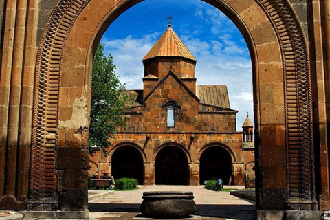 Yerevan: Tour di Echmiadzin, Zvartnots, Garni e GeghardVisita guidata privata