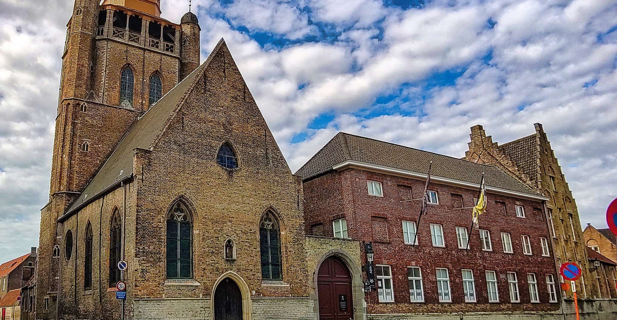 Brujas Histórica, Capilla de Jerusalén y Univ. del Comercio - Hizvo