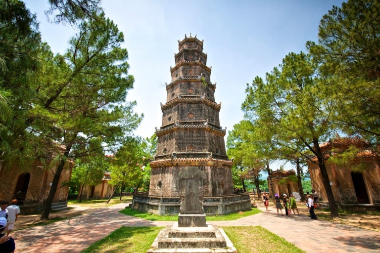 Hue Sightseeing Royal Tombs, Citadel met privéchauffeurHue Sightseeing Royal Tombs, pagode met privéchauffeur